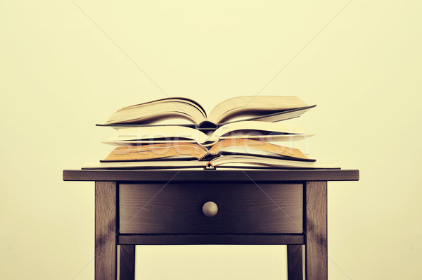 Czytania nawyk studia książek biurko Zdjęcia stock © nito