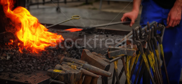Herrero mano fuego metal trabajador acero Foto stock © njaj