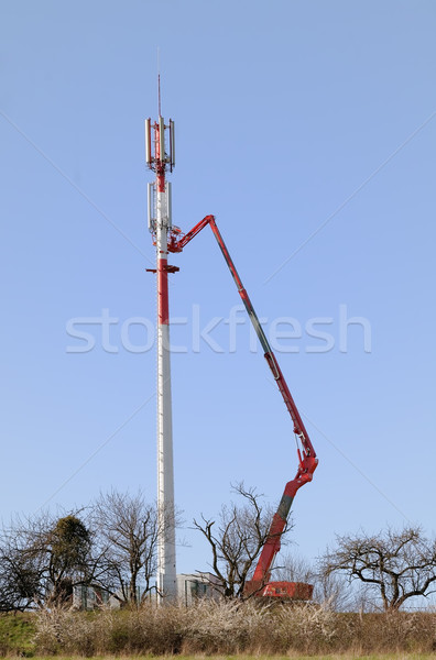 Antena instalación cielo trabajo móviles trabajador Foto stock © njaj
