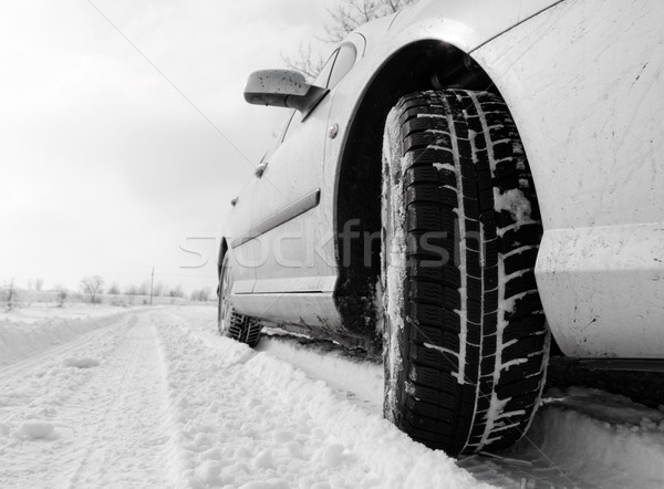 Winter band auto banden weg Stockfoto © Nneirda