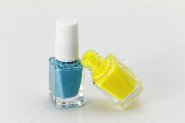 指甲油 白 黃色 藍色 風格 商業照片 © Nneirda