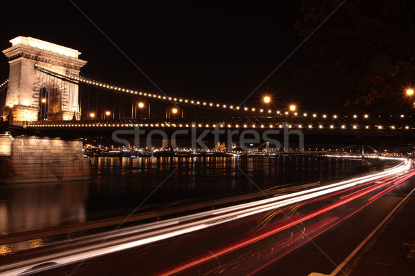 Lanţ pod Budapesta maşină stradă Imagine de stoc © Nneirda