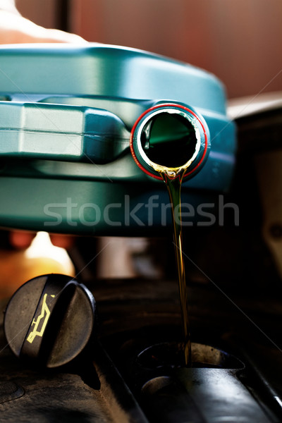 Taze motor yağı yağ değiştirmek el sanayi Stok fotoğraf © Nneirda