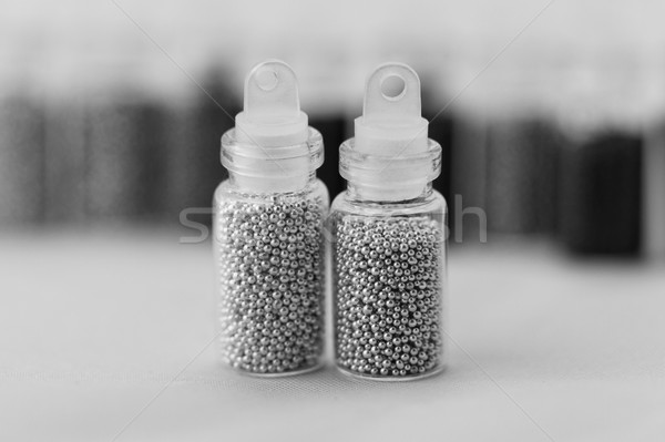 珍珠 指甲 玻璃 瓶 顏色 下降 商業照片 © Nneirda