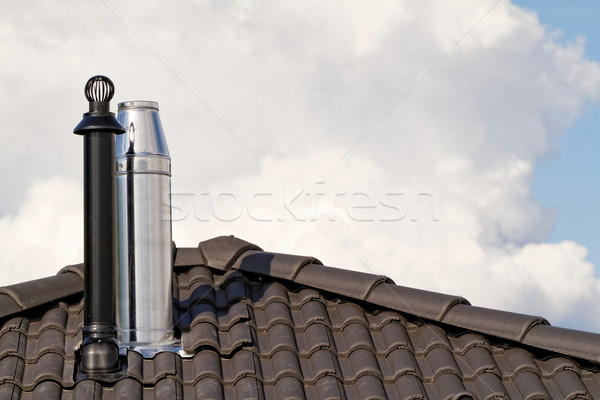Modernen Schornstein Dach Haus Stadt Wand Stock foto © Nneirda