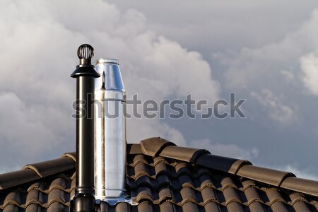 Schoorsteen foto huis dak hemel gebouw Stockfoto © Nneirda