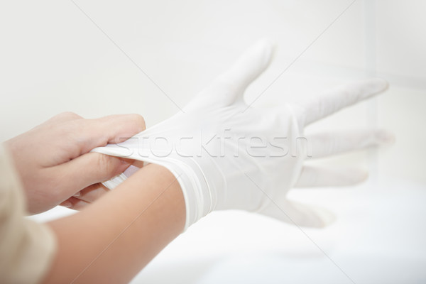 Rubberen handschoenen handen menselijke leven vrouwelijke Stockfoto © Novic