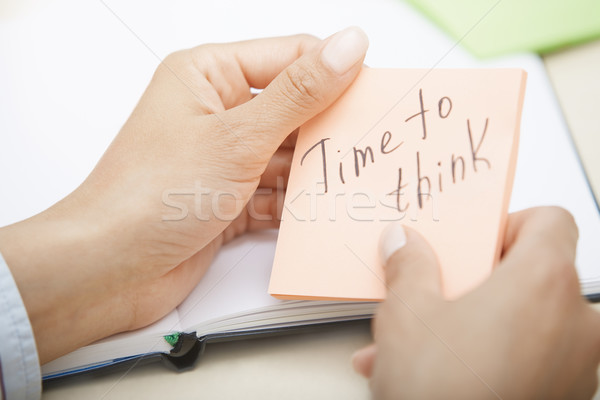 [[stock_photo]]: Temps · pense · mains · note · collante · texte