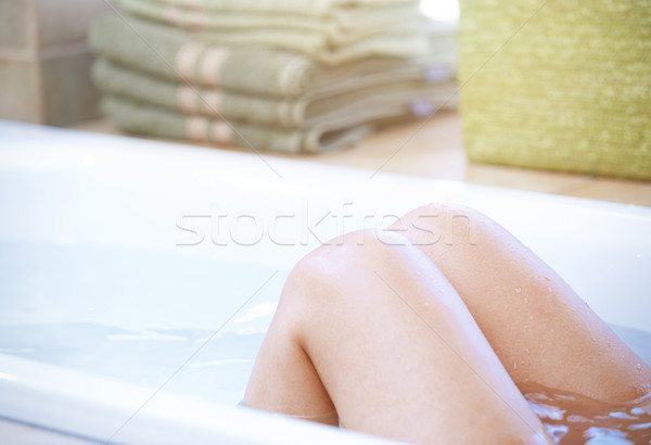 Vrouw bad nat water spa Stockfoto © Novic