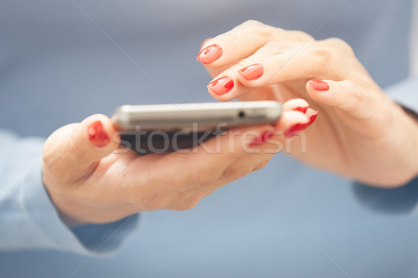 女子 智能手機 紅色 修指甲 橫 照片 商業照片 © Novic