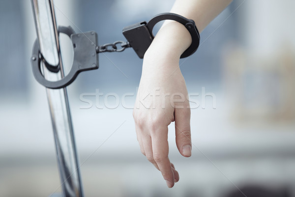 Verhaften menschlichen Hand Metall Pol Hände Freiheit Stock foto © Novic