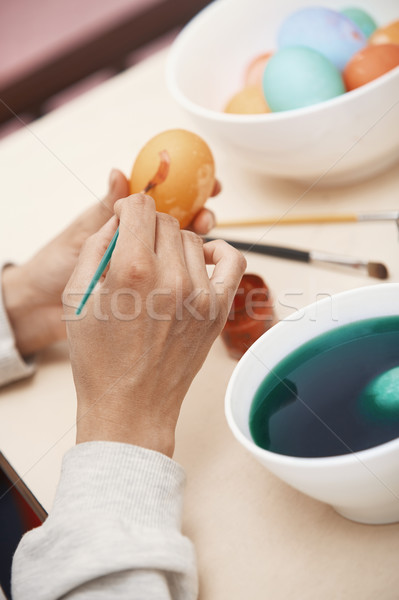 Vrouw paaseieren hand ei tabel kleur Stockfoto © Novic