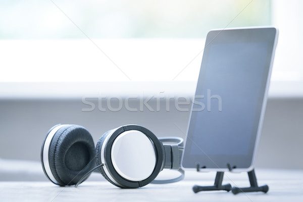 Casque numérique comprimé bureau musique internet [[stock_photo]] © Novic