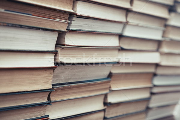 Livros colunas numeroso papel leitura Foto stock © Novic