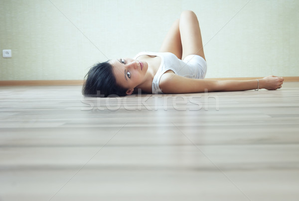 Odihna podea doamnă acasă intern haine Imagine de stoc © Novic