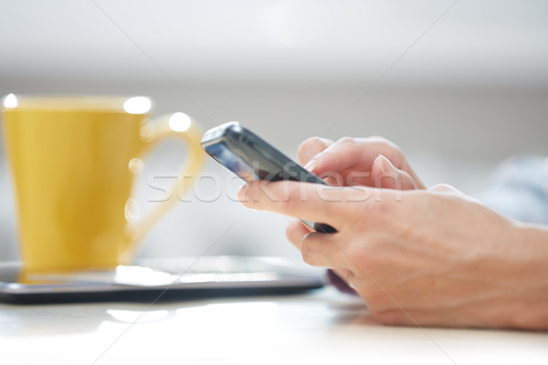 [[stock_photo]]: Affaires · sms · mains · femme · smartphone
