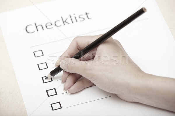 Planificare mana omului scris document hârtie Imagine de stoc © Novic
