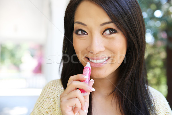 Asya kadın dudak parlatıcısı güzel kız gülümseme Stok fotoğraf © nruboc