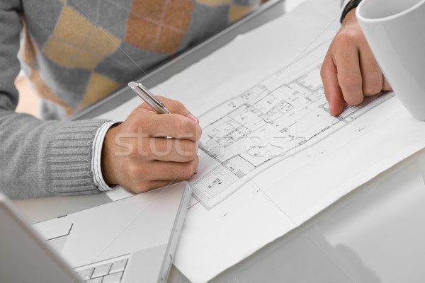 Foto stock: Manos · dibujo · plan · arquitecto · escritorio · ordenador