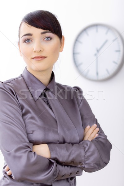 [[stock_photo]]: Jeunes · femme · d'affaires · portrait · permanent · bureau