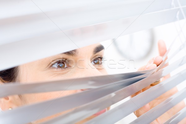 Kobieta okno działalności uśmiech twarz kobiet Zdjęcia stock © nyul