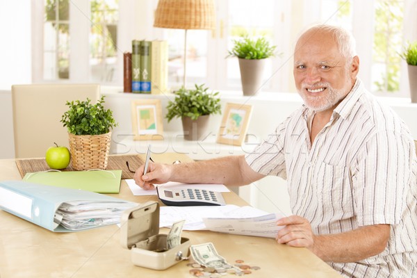 Stock foto: Tätig · Rentner · arbeiten · home · Notizen · Sitzung