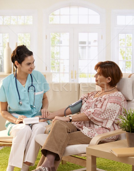 Stock foto: Krankenschwester · Blutdruck · Senior · Frau · home