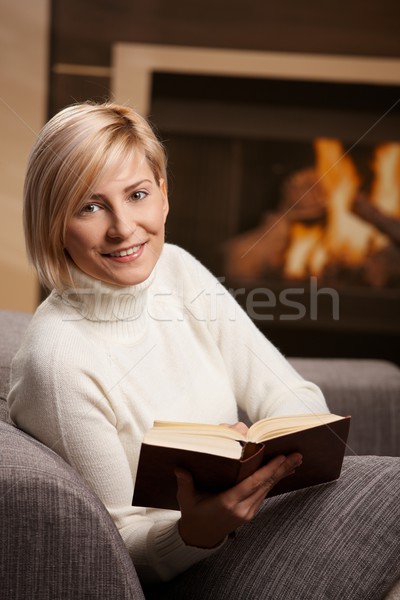 Stockfoto: Vrouw · lezing · home · vergadering · sofa · boek