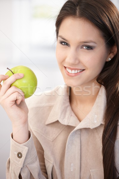 Foto stock: Jóvenes · mujer · de · negocios · manzana · atractivo · comer · verde