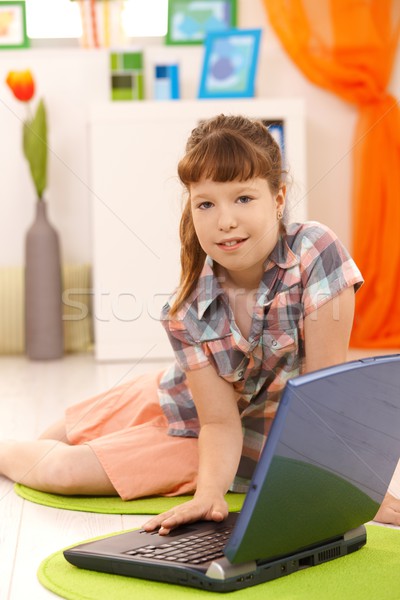Kislány laptopot használ portré otthon néz kamera Stock fotó © nyul