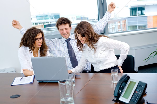 Сток-фото: счастливым · успешный · бизнес-команды · деловые · люди · сидят · заседание