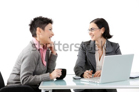 Fiatal üzletasszonyok beszél ül irodai asztal néz Stock fotó © nyul