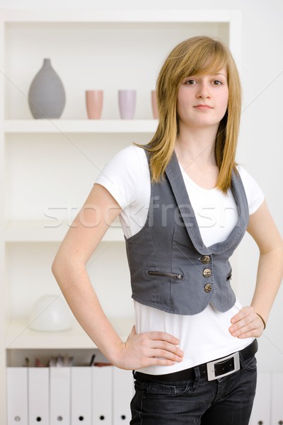 Adolescente adolescente posant mains hanche maison [[stock_photo]] © nyul