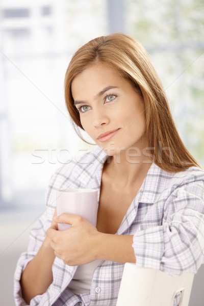 Ochtend portret aantrekkelijke vrouw drinken thee zon Stockfoto © nyul