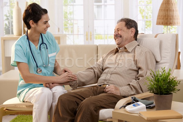 Egészségügy otthon nővér mér vérnyomás idős Stock fotó © nyul