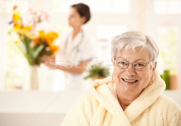 Portré boldog idős nő visel fürdőköpeny nővér Stock fotó © nyul