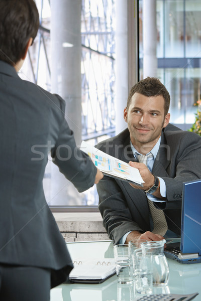 üzletemberek dolgozik iroda mosolyog üzletember iratok Stock fotó © nyul