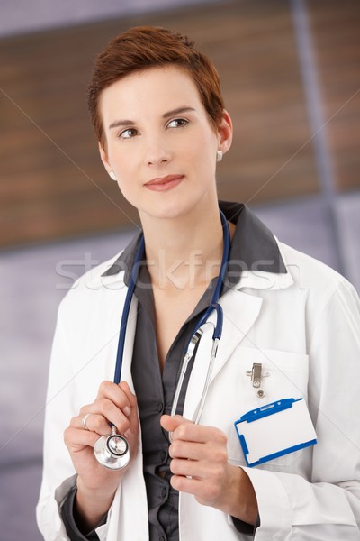 Lächelnd weiblichen Arzt stehen Büro tragen Stock foto © nyul