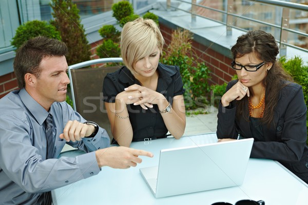 Gens d'affaires réunion extérieur groupe jeunes séance [[stock_photo]] © nyul