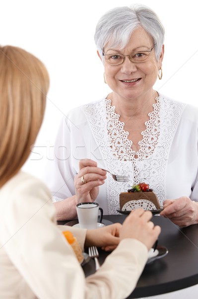 Zdjęcia stock: Portret · dojrzały · pani · jedzenie · ciasto · posiedzenia