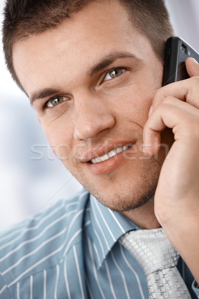 Stockfoto: Portret · zakenman · jonge · mobiele · telefoon · glimlachend