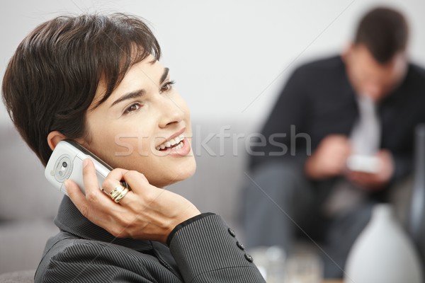 Stockfoto: Zakenvrouw · praten · mobiele · telefoon · gelukkig · jonge · vergadering