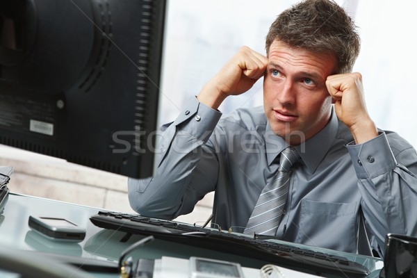 Biznesmen myślenia biurko pracy biuro patrząc Zdjęcia stock © nyul
