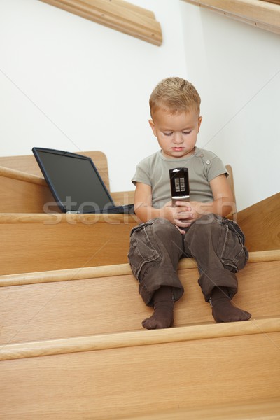 Stockfoto: Weinig · jongen · vergadering · trap · spelen · afstandsbediening