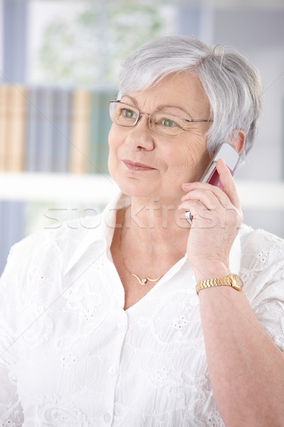 Alte Dame mobile sprechen Handy lächelnd Frau Stock foto © nyul