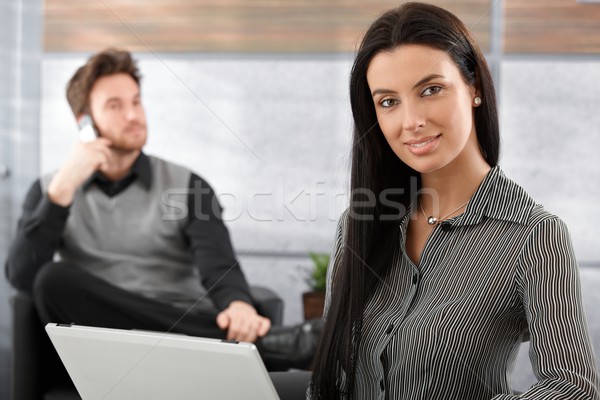 Gyönyörű nő laptop gyönyörű fiatal üzletasszony dolgozik Stock fotó © nyul