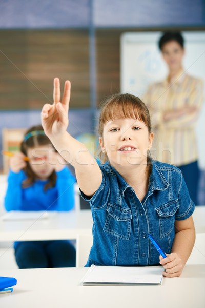 Stock fotó: Iskolás · lány · kéz · válasz · kérdés · mosolyog · egyéb