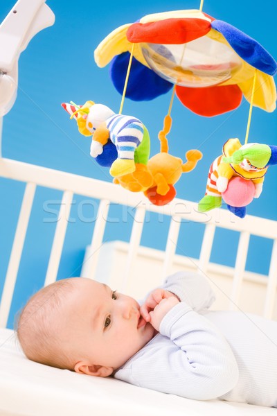 Baby spelen bed vier maanden oude Stockfoto © nyul