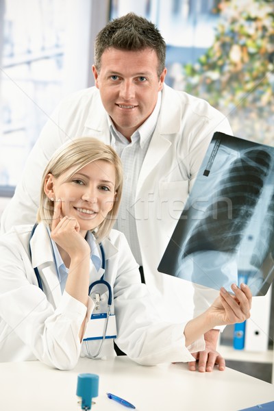 Stock fotó: Portré · orvosi · orvosok · röntgen · kép · mosolyog