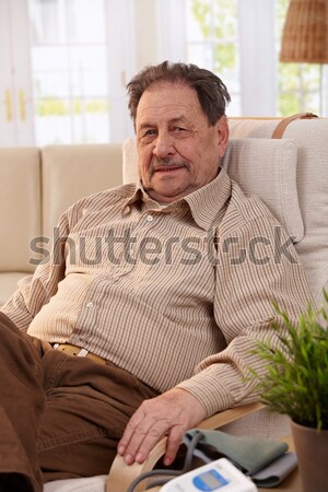 商業照片: 老漢 · 血壓 · 家 · 坐在 · 扶手椅